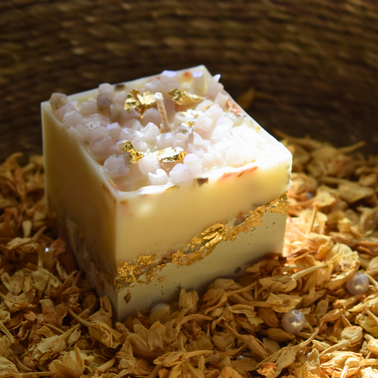 Gold Leaf Luxe Candle – Vanilla Tobacco & Marigold